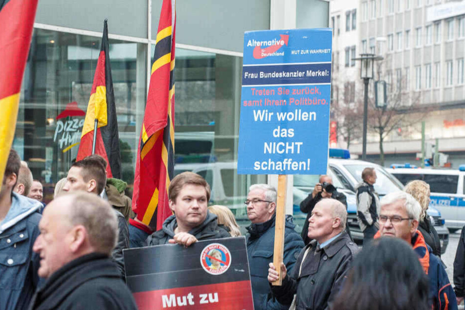 Am Samstag zogen Demonstranten der AfD durch Bielefeld.