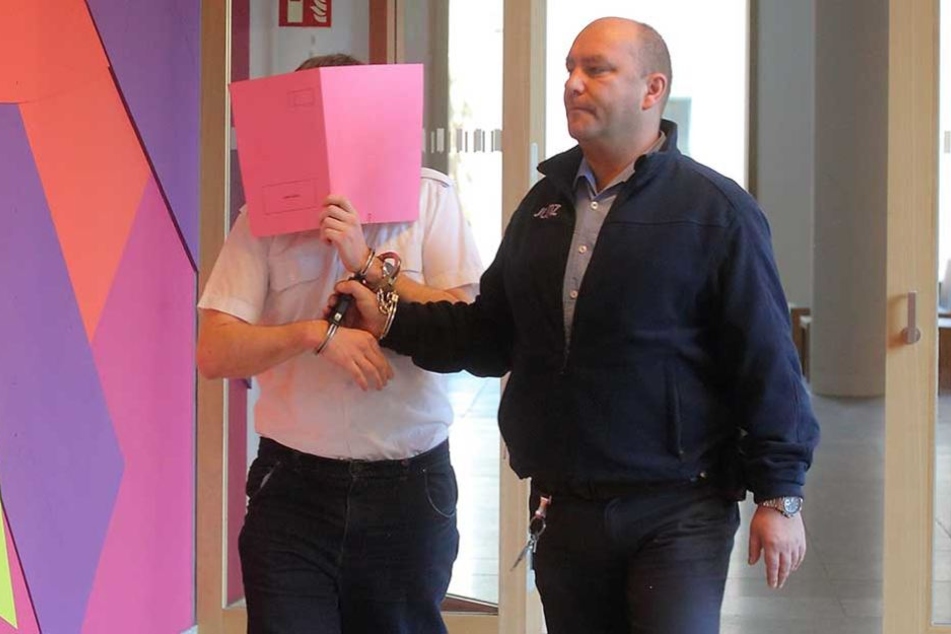 Sebastian Z. (35) kaufte im Darknet Knarren und Munition. Jetzt muss er in Haft.