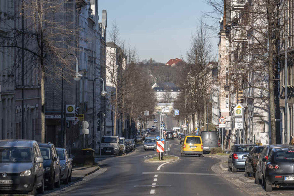 Tatort Zietenstraße: Hier sollen Räuber einen Chemnitzer (22) bewusstlos geschlagen haben.