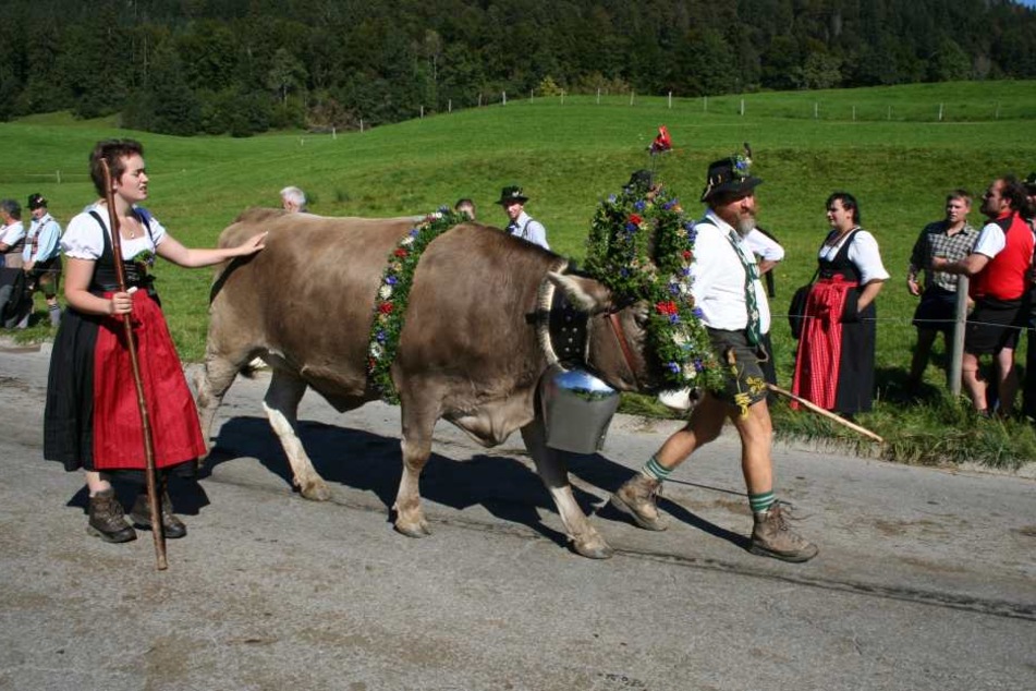 Ursprünglich waren Dirndl und Lederhose Arbeitskleidung für Bauern und Mägde.