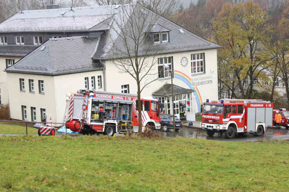 Die Feuerwehr war mit rund 40 Kameraden in der Kita im Einsatz.