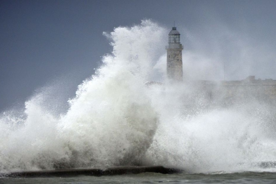 Während in den USA die Aufräumarbeiten nach Hurrikan "Irma" beginnen, rast in Japan der Taifun "Talim" aufs Land zu.
