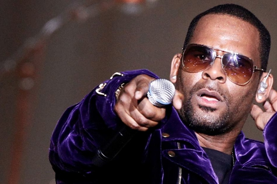 Gegen R. Kelly wurden schon einmal Vorwürfe wegen Kinderpornographie erhoben. Er wurde jedoch in allen Punkten freigesprochen.