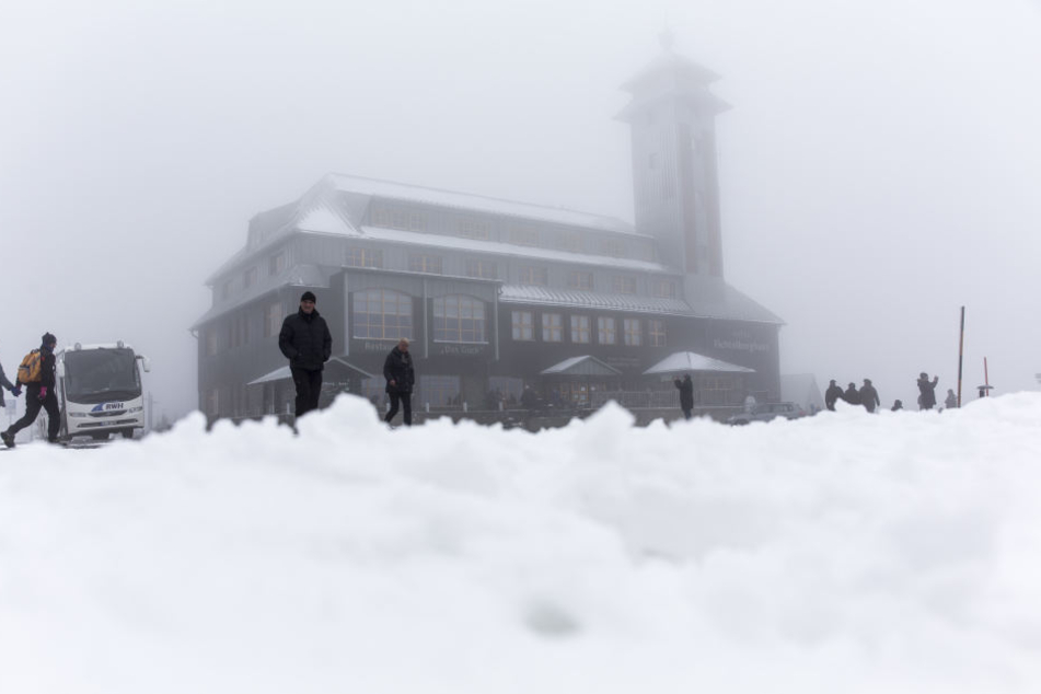 Auf dem Fichtelberg gab es bereits richtig viel Schnee.