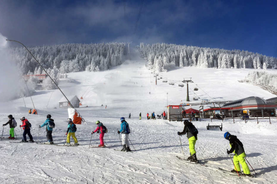 Der Fichtelberg ist bei Wintersportlern beliebt, die Hotels können sich in den Ferien über eine gute Auslastung freuen.