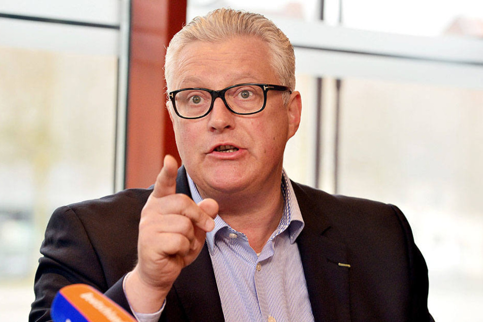 Genralintendant Guy Montavon (55) will sich die Rechnung ganz genau anschauen.