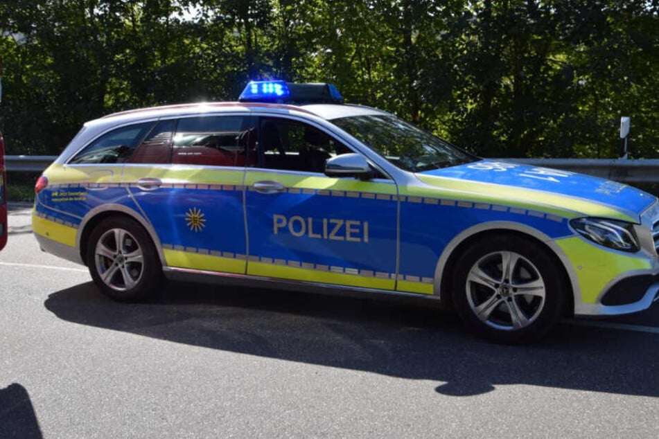 Die Polizei ist nach dem Unfall vor Ort.