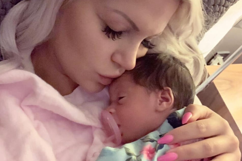 Für Sophia Vegas ist es das erste Kind. Ihr Freund hat bereits fünf Kinder aus früheren Beziehungen.
