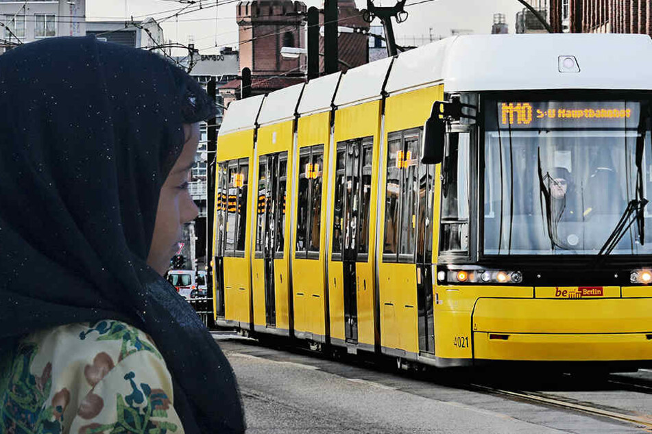 Das Mädchen stieg aus, als der Bahnfahrer die Meldung durchsagte, dass er keine Kopftuch-Trägerinnen befördere.