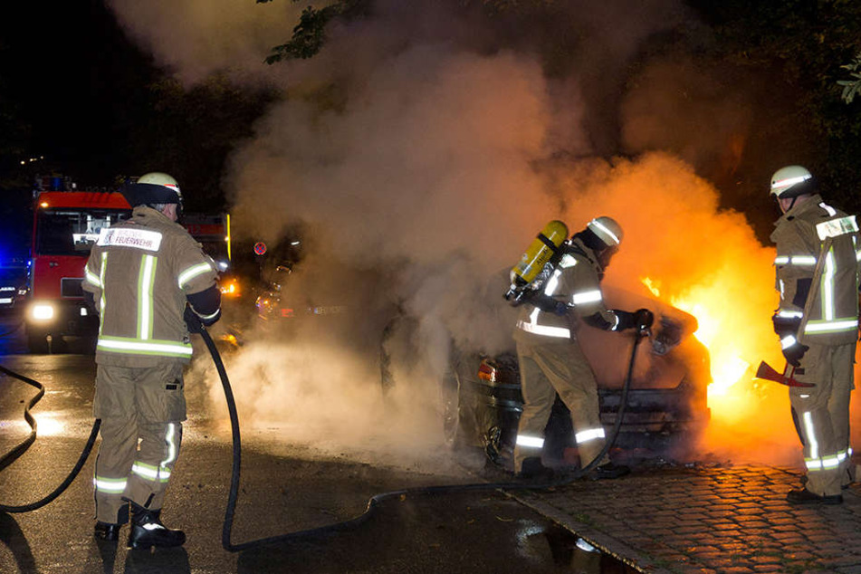 In der Nacht zu Dienstag brannten in Berlin gleich mehrere Autos. (Symbolbild)