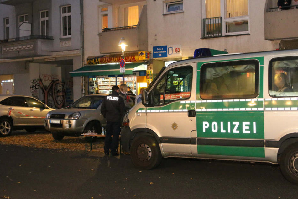 Die Polizei war mit einem Großaufgebot bei dem Spätkauf im Schillerkiez.