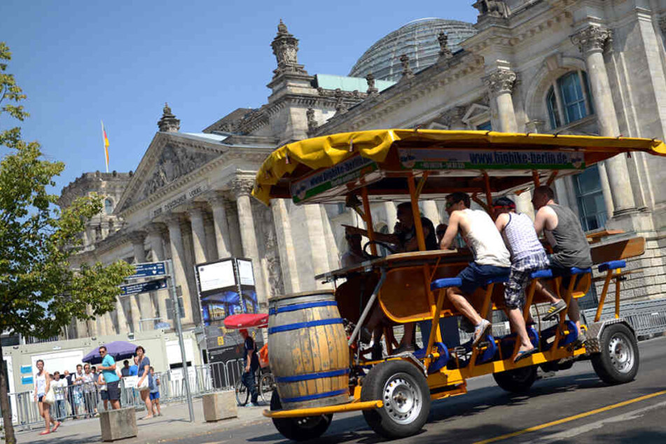 Die sogenannten Bierbikes werden auch künftig durch Berlin rollen.