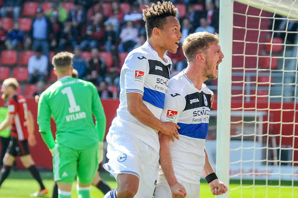 Fabian Klos (r.) traf in Ingolstadt zum zwischenzeitlichen 1:1-Ausgleich.