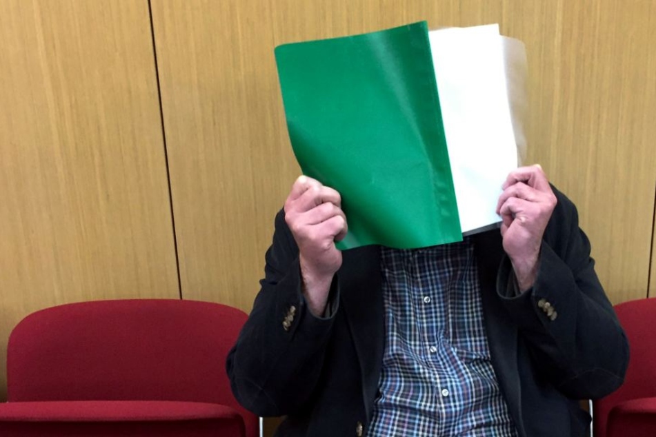 Der Angeklagte vor Beginn des Prozesses im Landgericht Düsseldorf am 22. Januar.
