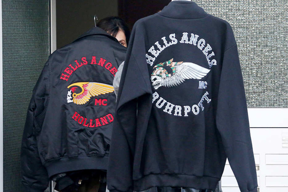 Kleidung des Hells Angels-Vereins wurde ebenso sichergestellt.