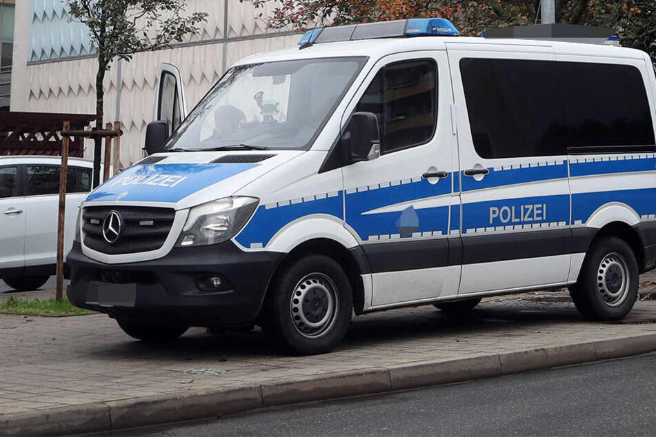 Mitten in der Innenstadt fuchtelte ein Mann mit dem Messer rum und sorgte so für einen Polizei-Einsatz.