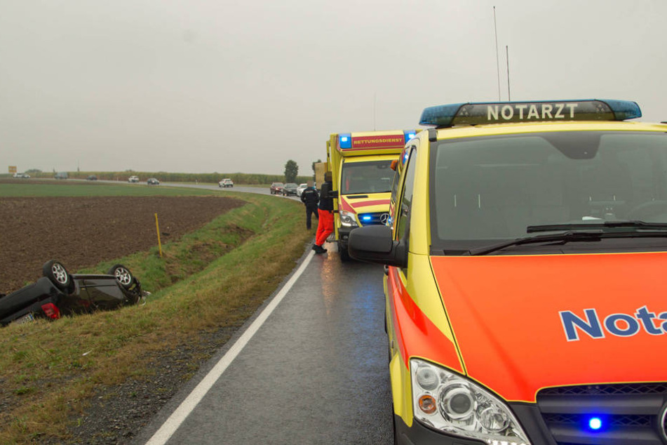 Die Rettungskräfte bargen die junge Frau aus ihrem schwarzen Citroen.