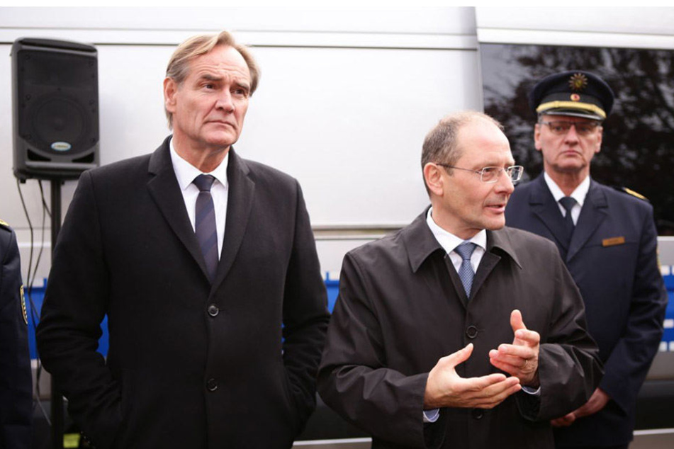 Bei ihrem Treffen in Leipzig einigten sich Burkhard Jung und Markus Ulbig (v.l.n.r.) auf ein Maßnahmenpaket.