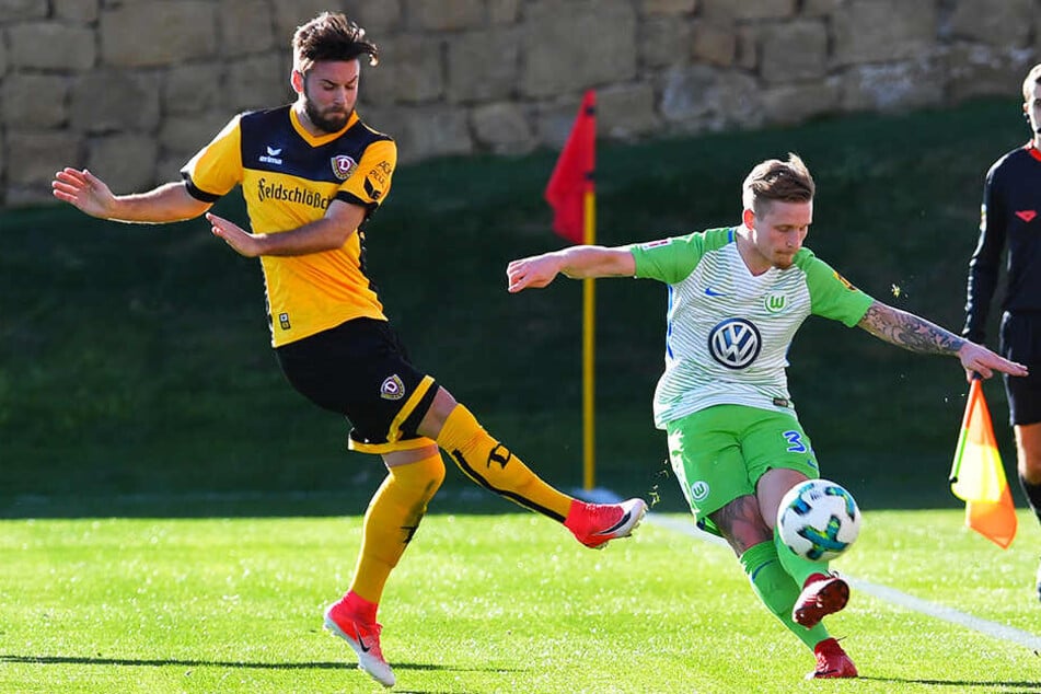 Marvin Stefaniak (r.) beim Testspiel in Marbella am 6. Januar 2017 im Einsatz für Wolfsburg gegen Dynamos Niklas Kreuzer.