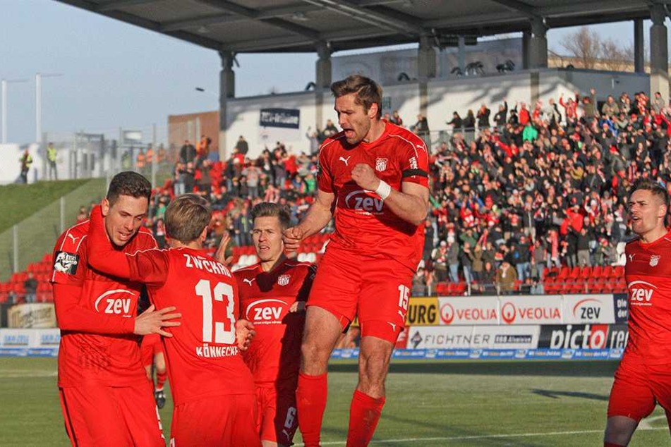 Der FSV jubelt über drei wichtige Punkte gegen den SC Paderborn.