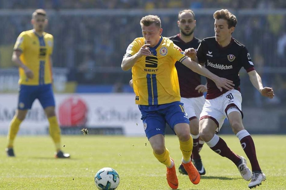 Niklas Hauptmann (r. gegen Georg Teigl) lieferte in Braunschweig eine couragierte Partie ab, verpasste allerdings selbst einen Treffer.
