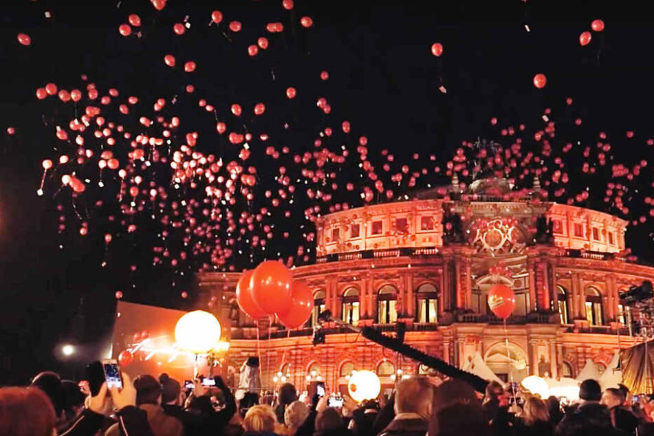 Tausende Luftballons stiegen gleichzeitig in den Dresdner Himmel.