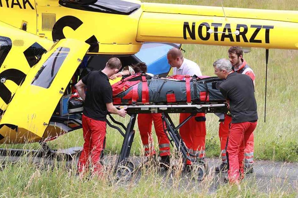 Die Mädchen im Alter von zwei und acht Jahren kamen mit Rettungshubschraubern ins Krankenhaus. (Symbolbild).