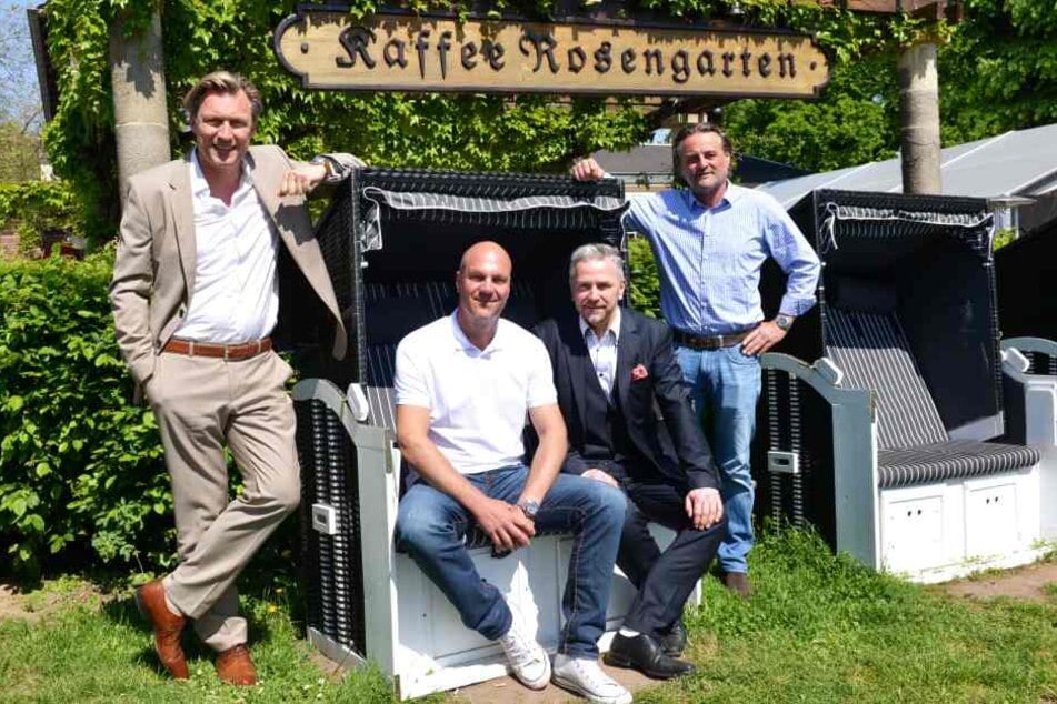 Die alten Betreiber Oliver Maliske (50) und Berthold Kalisch (49, r.) holten
sich Eventprofi Mirco Meinel (45, l.) und seinen Projektmanager Markus Pexa
(2.v.r.) mit ins Boot.