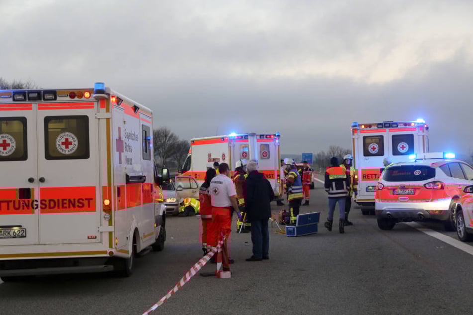 Die 17-Jährige wurde bei dem Unfall lebensgefährlich, sechs weitere Personen wurden leicht verletzt.
