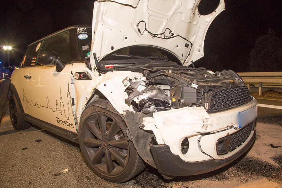 Schon wieder hat es auf der A4 gekracht: Vier Fahrzeuge sind ineinander gerauscht.