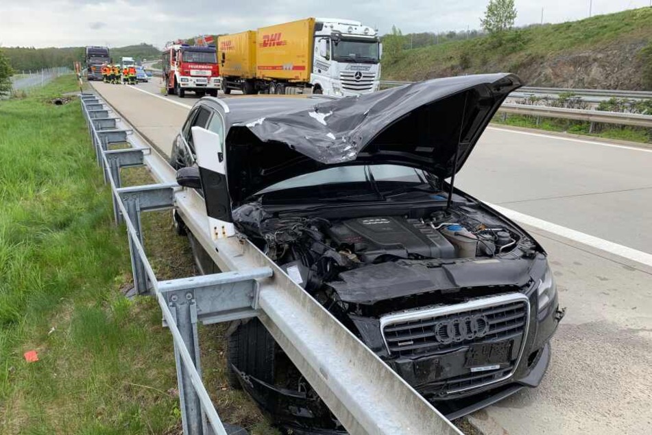 Der Audi war auch in die Leitplanke gekracht.