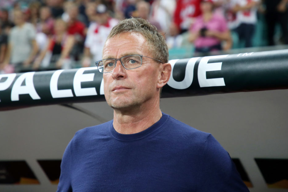Trainer Ralf Rangnick hat nach den Verfehlungen zwei Profis aus dem Kader geworfen.