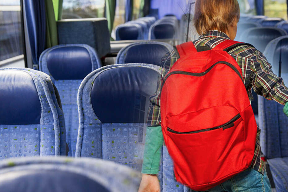 Drei Kinder wurden in einem Bus zwischen Coswig und Neusörnewitz gefilmt.