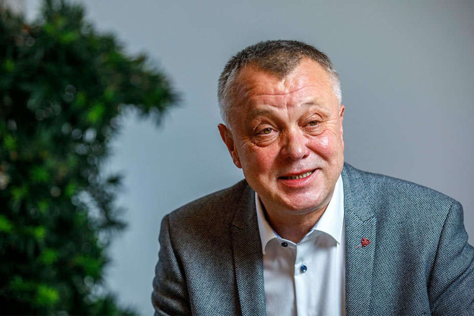 Kultusminister Frank
Haubitz (59, parteilos)
will radikale Veränderungen.