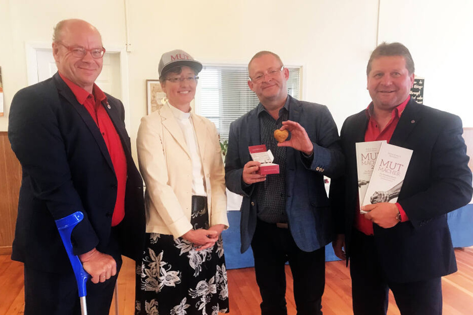 Gemeinhardt Gerüstbau Service-Chef Walter Stuber zusammen mit Pastorin Kerstin Weidmann, Lesungsmoderator Peter Dyroff und Geschäftsführer-Kollege Dirk Eckart.