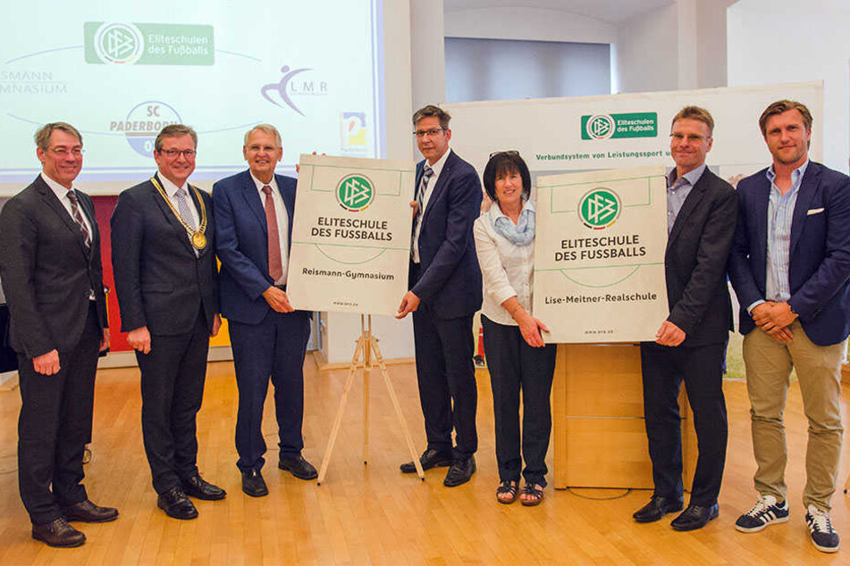 Bei der Ernennung zu den Eliteschulen des Sports (v. l.): Bernhard Schwank, Michael Dreier, Dr. Hans-Dieter Drewitz, Siegfried Rojahn, Cornelia Pongratz, Markus Hirte und Markus Krösche.
