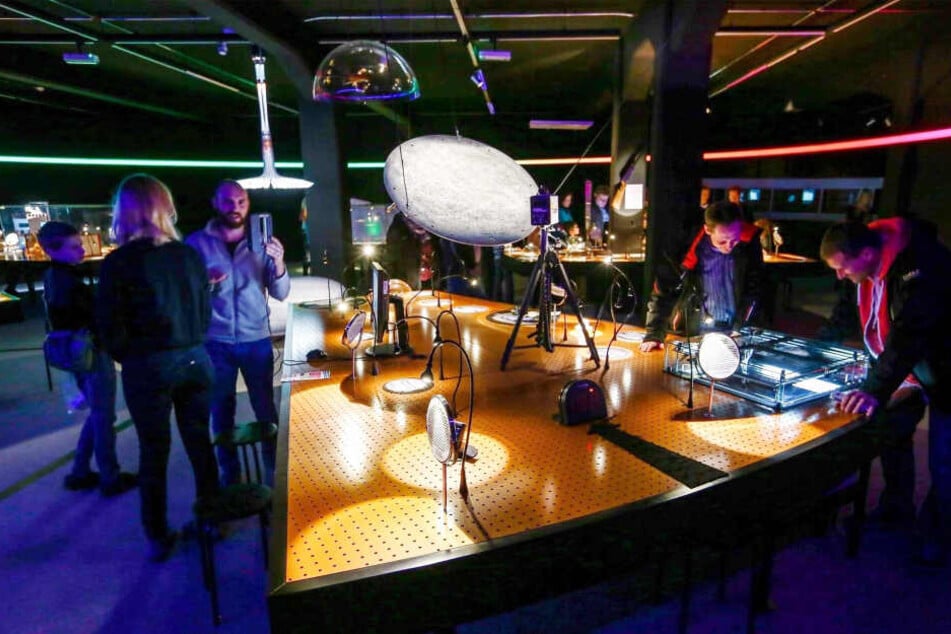 Auch das künstlerische Spielen mit Licht und Schatten gehört zum Medienfestival.