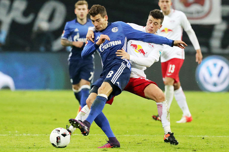 Auf Schalke erwartet uns ein Kampfspiel: Leon Goretzka (l.) fällt mit doppeltem Kieferbruch und Gehirnerschütterung aus. Diego Demme (r.) ist mit neuem Schneidezahn dabei.