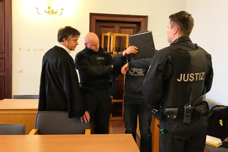 Am Dienstag begann der Prozess gegen den Mann aus Zeitz und seine Freundin.