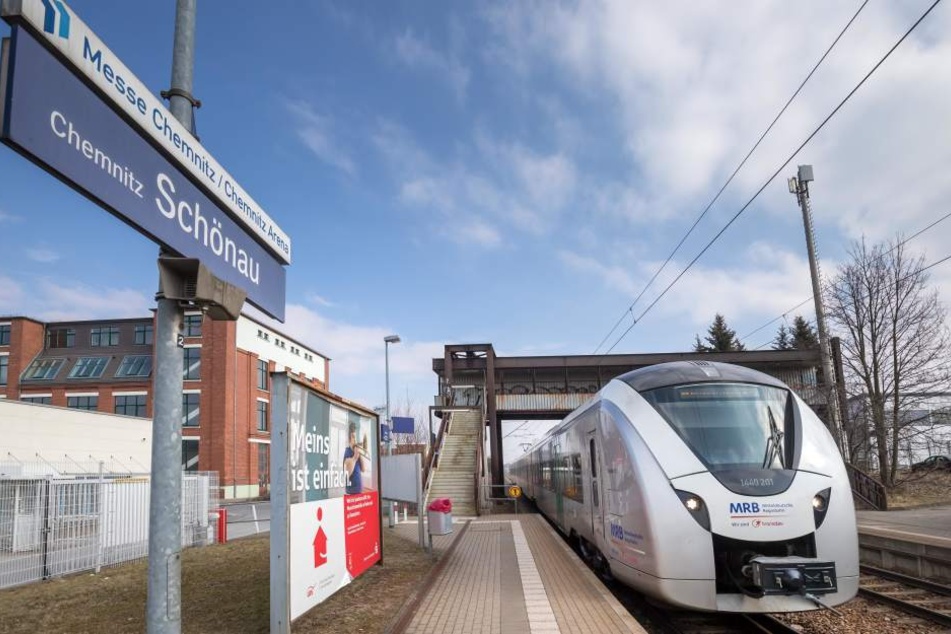 Der Haltepunkt Schönau: Seit zehn Jahren fordern Stadträte einen modernen, barrierefreien Zugang zu Messe. Bislang ohne Erfolg.