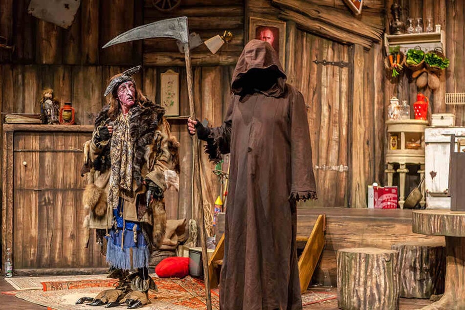 Bereits 300.000 Zuschauer haben die Auftritte der Hexe Baba Jaga genossen.