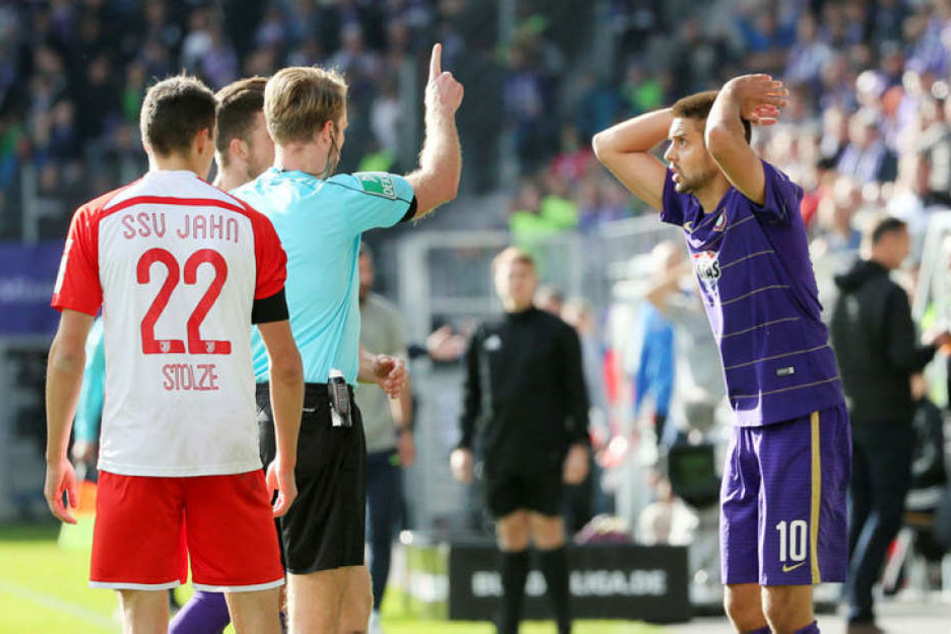 Dimitrij Nazarov wurde nach 20 Minuten von Schiri Sven Waschitzki mit Rot vom Platz geschickt.