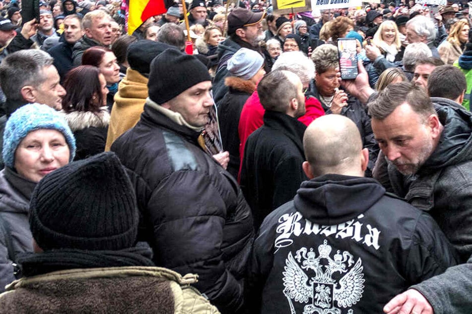 "Der Konvent stellt entsprechend der geltenden Gesetzes- und Rechtslage fest, dass es AfD-Vertretern möglich ist, bei Veranstaltungen von PEGIDA (Dresden) eigene Positionen öffentlich zu vertreten."