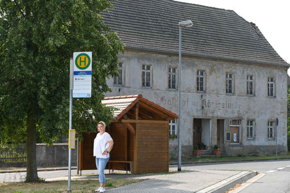 Wie in vielen ländlichen Gebieten ist auch in Zschorna die Busanbindung miserabel. Die Politikerin will das ändern.