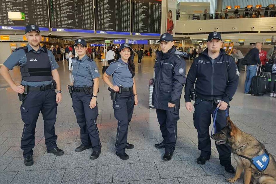 Bei Sendungen aus einem Nicht-EU-Staat schauen die Zollbeamten genauer hin. (Archivbild)