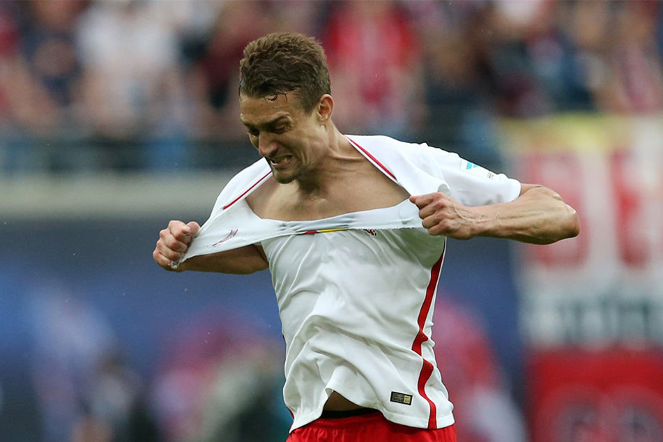 Stefan Ilsanker hat sich nach der Last-Minute-Pleite buchstäblich in den Allerwertesten gebissen. Sein Trikot überlebte den Wutausbruch nicht.