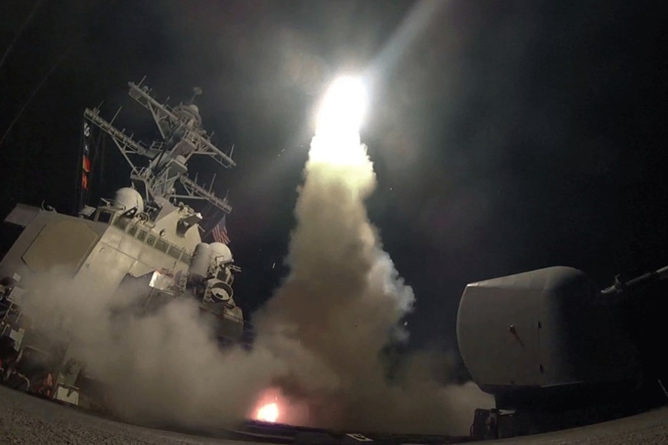 Eine Tomahawk-Rakete wird vom Zerstörer USS Porter abgefeuert. Insgesamt starteten 59 Geschosse von dem Schiff.