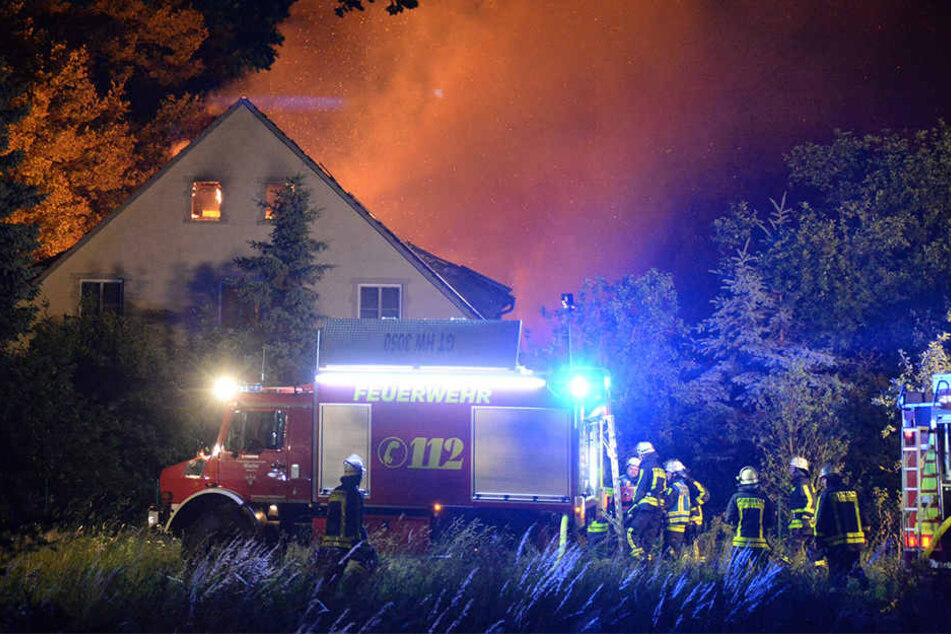 Die Feuerwehr rückte mit knapp 100 Einsatzkräften an, um den Brand zu bändigen.