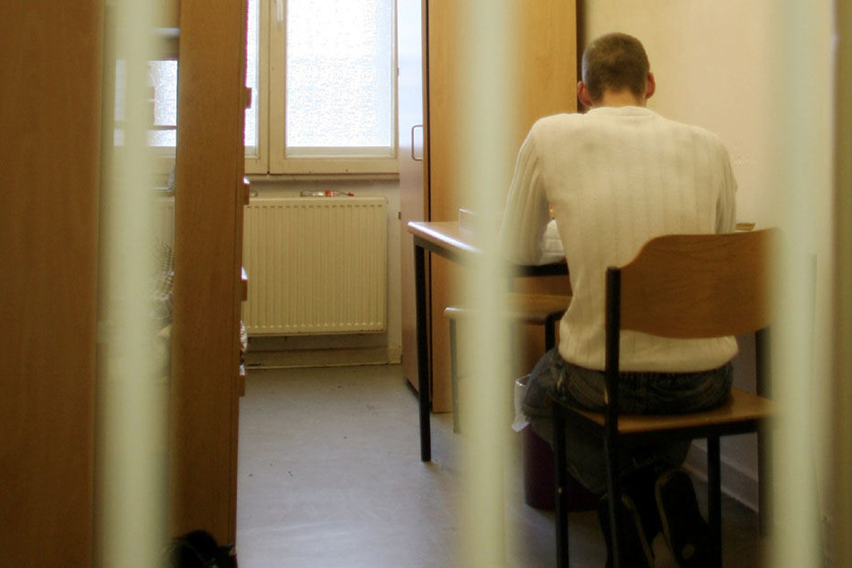 Der verurteilte Sohn wartete vergebens auf Besuch von seiner Mutter. (Symbolbild).