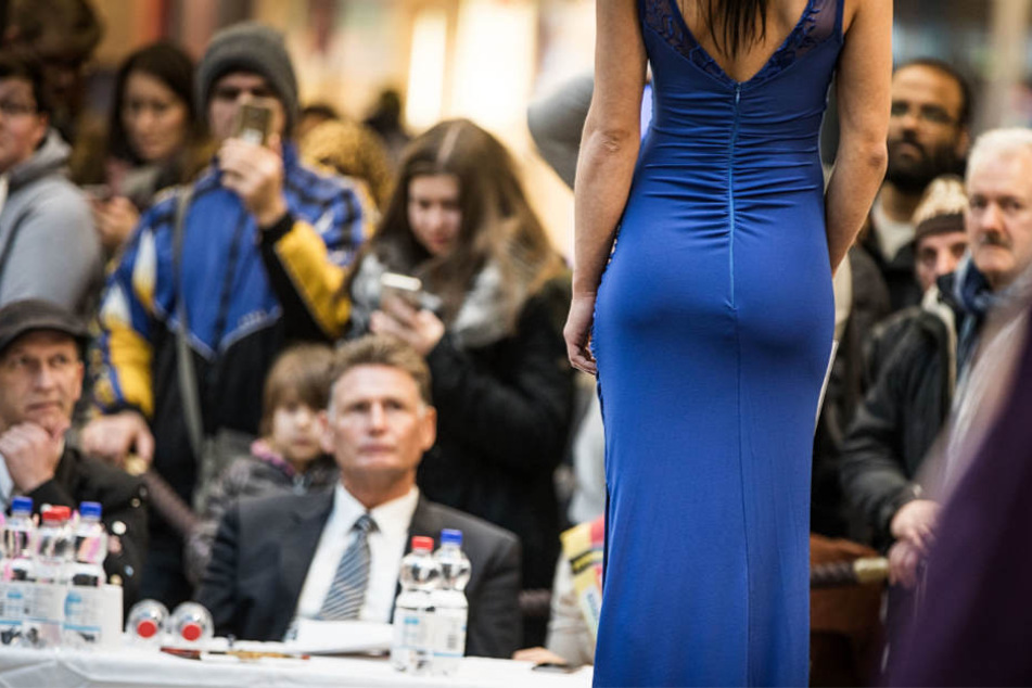 Der Auftritt im Abendkleid ist Pflicht bei der Wahl zur "Miss Hessen" (Archivbild).